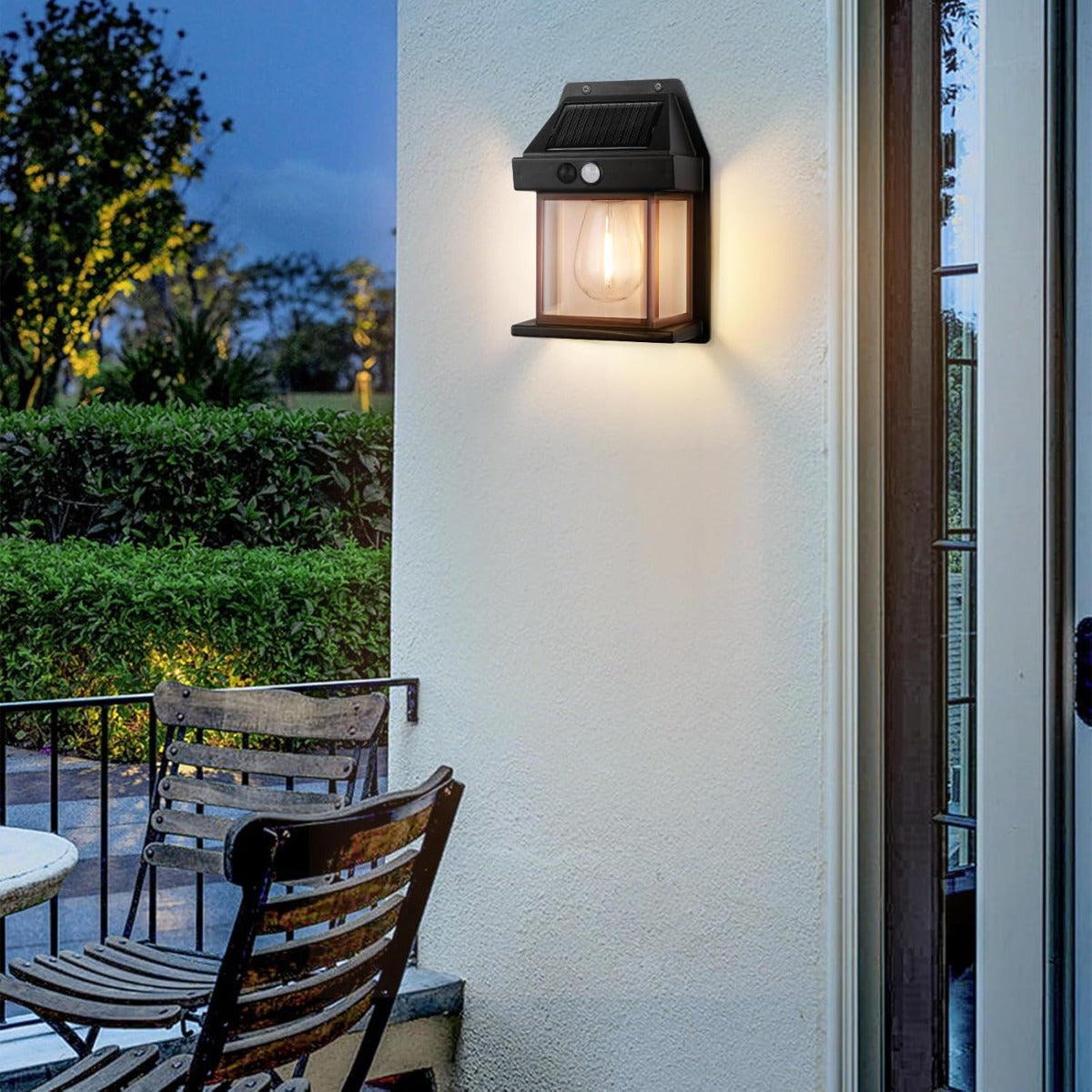 Lampada Solare da Parete LED con Sensore di Movimento, 3 Modalità di Illuminazione, Impermeabile IP65 per Esterni
