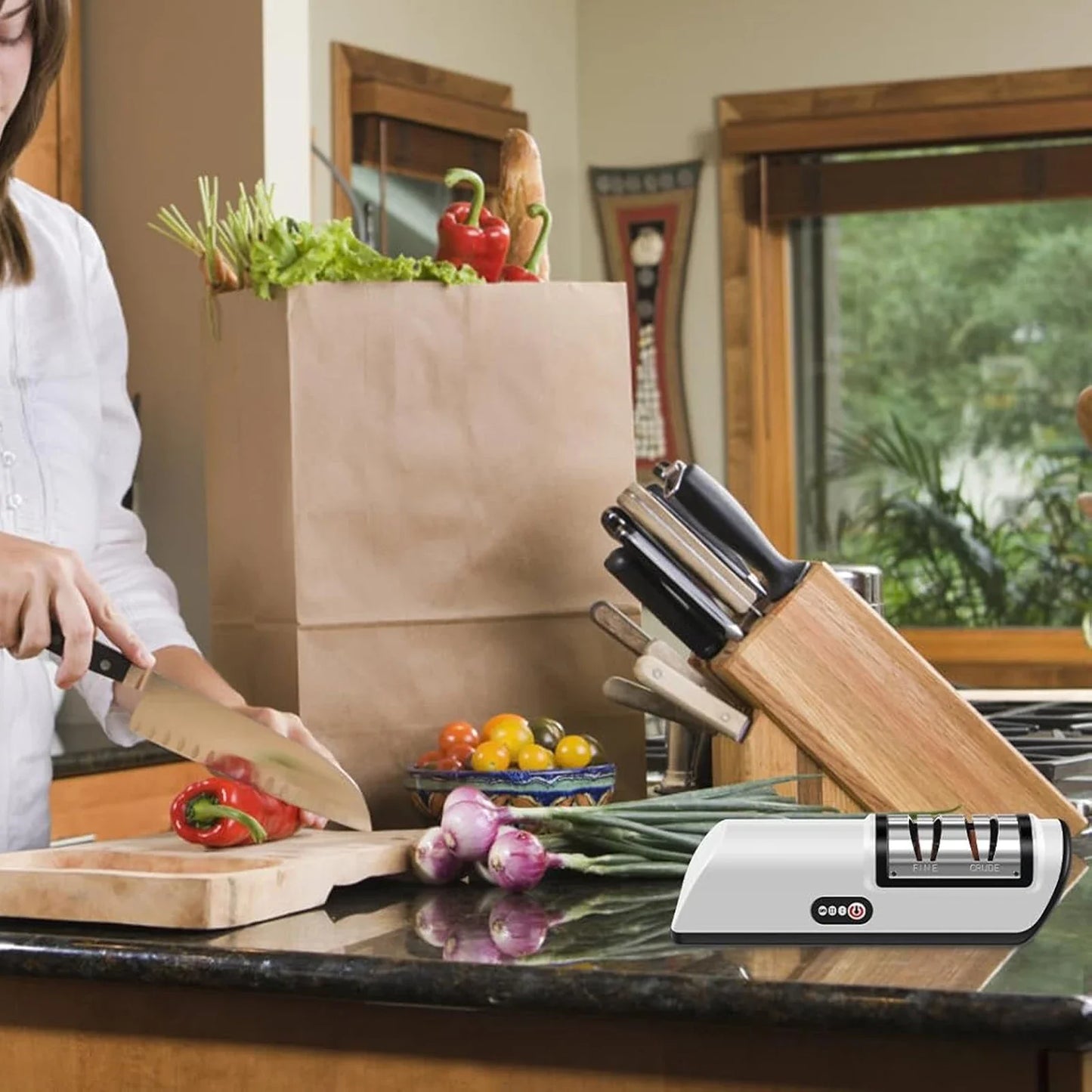 Affilacoltelli Elettrico USB a 2 Fasi – Affilatura Fine e Grossolana, Compatto e Facile da Usare, Ideale per Cucina